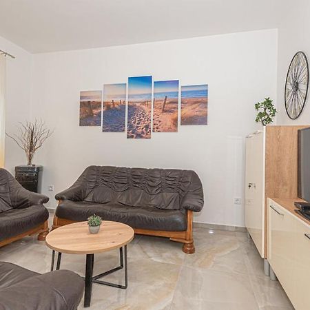 Holiday Home Gveric Водице Екстериор снимка