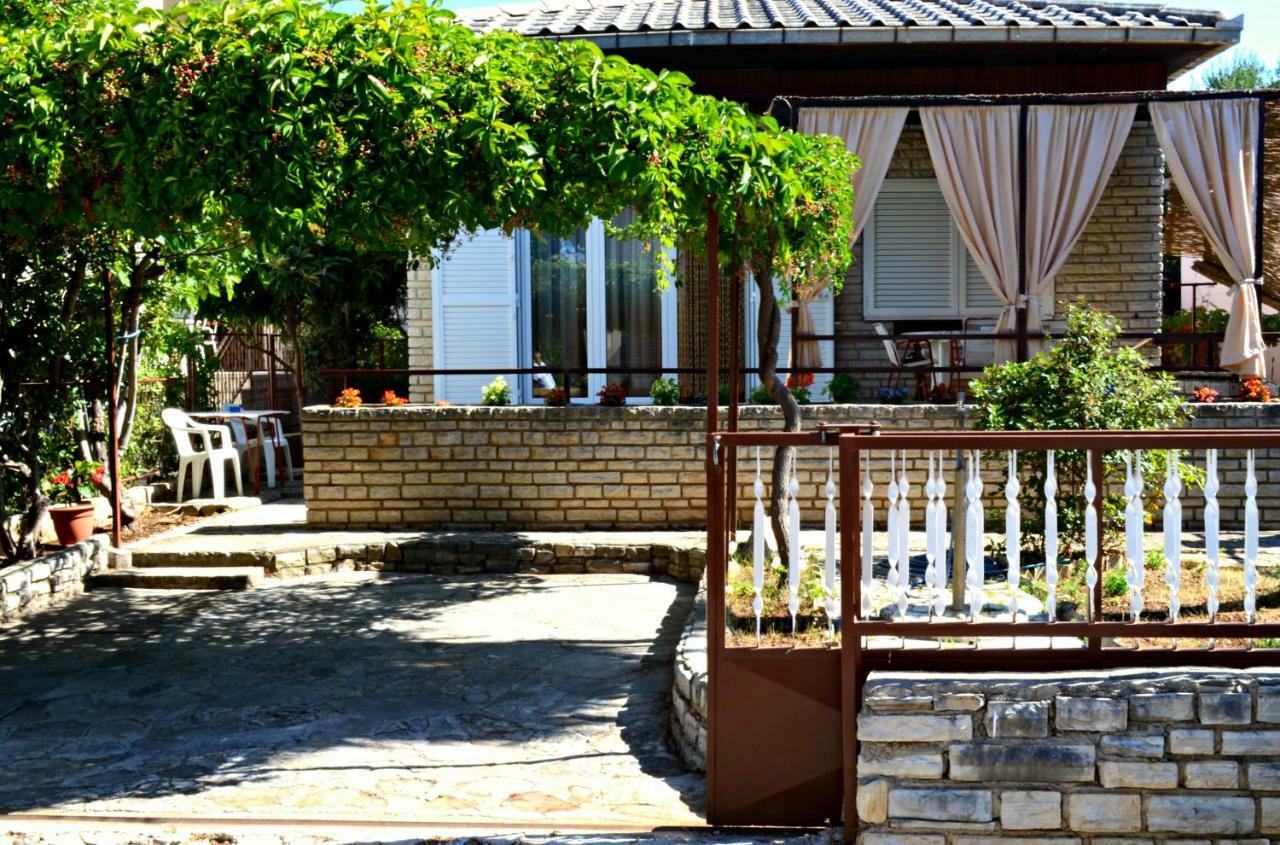 Holiday Home Gveric Водице Екстериор снимка
